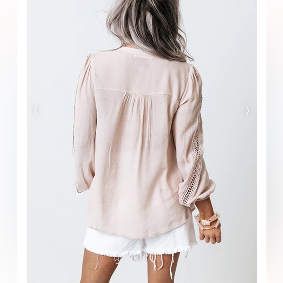 NWOT Eyelet patterned neutral tone blouse size S - Picture 2 of 10